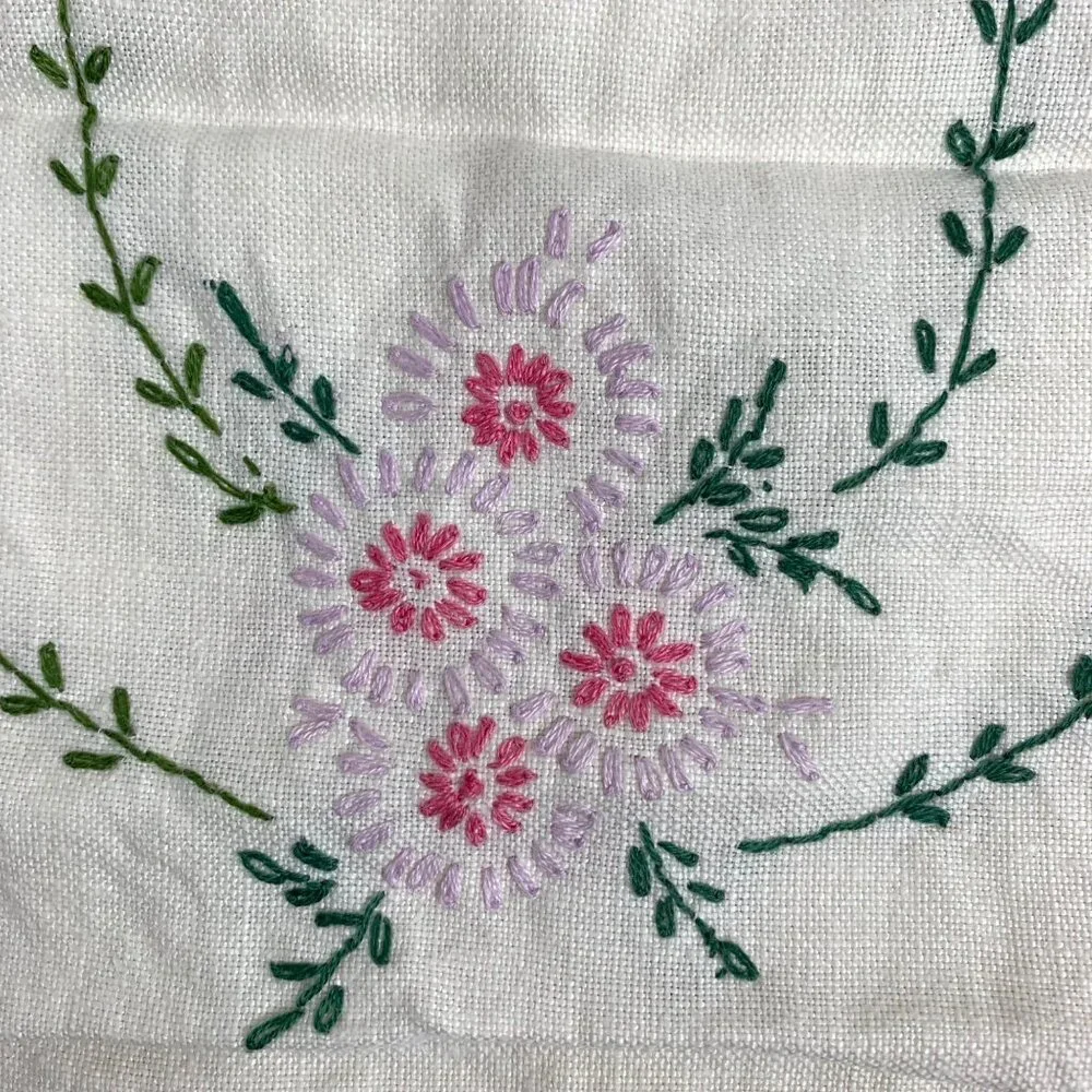 Vintage Cottagecore Hand-Embroidered Floral Rectangular Table Runner Linen